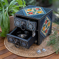 Cofre de joyería de madera Batik, 'Palacio de Medianoche' - Cofre de joyería de madera Batik Ganitri hecho a mano en tonos azules