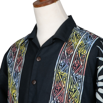 Herren-Batikhemd aus Baumwolle, „Dark Chakra“ – kurzärmliges Batik-Baumwollhemd mit Knopfleiste und Chakra-Motiv für Herren