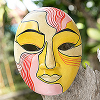 Máscara de madera, 'Candy Woman' - Máscara de pared de madera de hibisco tallada y pintada a mano en Bali
