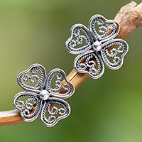 Knopfohrringe aus Sterlingsilber, „Balinesisches Kleeblatt“ – durchbrochene silberne Knopfohrringe mit vierblättrigem Glückskleeblatt