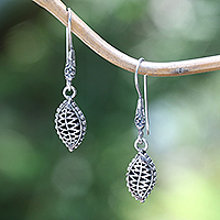 Pendientes colgantes de plata de ley, 'Leafy Aura' - Pendientes colgantes de plata de ley inspirados en hojas de Bali