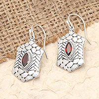 Pendientes colgantes de granate, 'Belleza de mujer en rojo' - Pendientes colgantes de plata con piedras granates en forma de marquesa