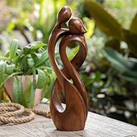 Escultura de madera, 'Togetherness Forever' - Escultura romántica de madera de Suar semiabstracta hecha a mano