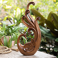 Holzskulptur „Heaven Swan“ – Handgefertigte schwanenförmige Suar-Holzskulptur aus Bali