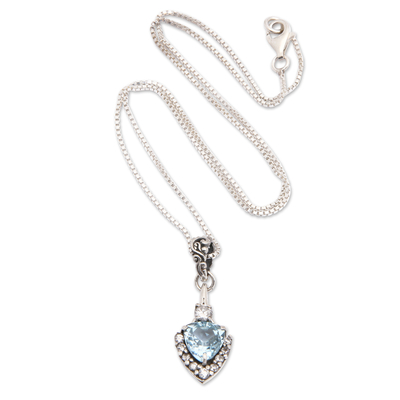 Halskette mit Blautopas-Anhänger, „Pfeil der Loyalität“ – Zweikarätige Halskette mit pfeilförmigem Blautopas-Anhänger