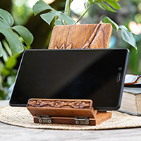 Holz-Tablet-Ständer, „Summer Enchantment“ – Von der Natur inspirierter Jempinis-Holz-Tablet-Ständer aus Bali