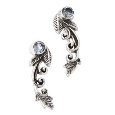 Blautopas-Ohrkletterer, „Finest Leaf“ – Blattförmiges Sterlingsilber und Blautopas-Ohrkletterer aus Bali