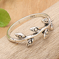 Sterling silver band ring, 'Creeping Leaves' - Classic Leaf-Themed Sterling Silver Band Ring Made in Bali