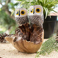 Escultura de madera, 'Twin Owlets' - Escultura de madera de Jempinis y Benalu con temática de búhos de Bali