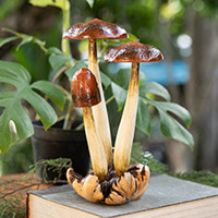 Escultura de madera, 'Wild Suillus Mushroom' - Escultura de madera pintada a mano con motivos de setas de Bali