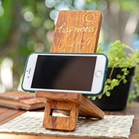 Telefonständer aus Holz, „Happy Elephant“ – handgeschnitzter und bemalter Telefonständer aus Holz mit Elefantenmotiv