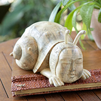 Escultura de madera, 'Relaxed Snail Man' - Escultura de madera caprichosa de un hombre caracol tallada a mano en Bali