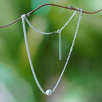 Halskette mit Anhänger aus Zuchtperlen, „One Nobility“ – Halskette mit Anhänger aus Sterlingsilber und weißen Zuchtperlen