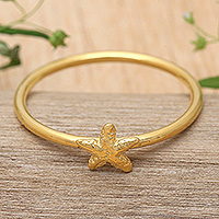 Gold-plated band ring, 'Cute Starfish Gleam' - Polished Textured 18k Gold-Plated Starfish Band Ring