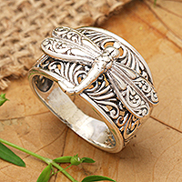 Sterling silver cocktail ring, 'Dragonfly Empress' - Balinese Dragonfly-Themed Sterling Silver Cocktail Ring