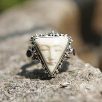 Garnet cocktail ring, 'Triangle Face' - Silver Garnet Cocktail Ring with Carved Triangular Face