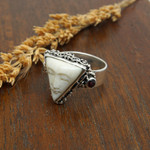 Garnet cocktail ring, 'Triangle Face' - Silver Garnet Cocktail Ring with Carved Triangular Face
