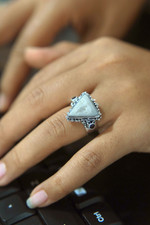 Garnet cocktail ring, 'Triangle Face' - Silver Garnet Cocktail Ring with Carved Triangular Face