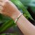 Pulsera con cuentas de cristal con detalles dorados - Pulsera con cuentas de cristal con detalles en oro de 18 k en verde y aguamarina