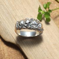Sterling silver band ring, 'Blooms of Hades' - Gothic-Inspired Sterling Silver Skull Band Ring from Bali