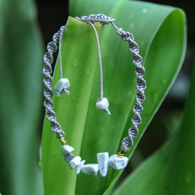 Gold-accented agate macrame pendant bracelet, 'Winter Candy' - Bohemian-Inspired Agate Macrame Bracelet in Grey and White
