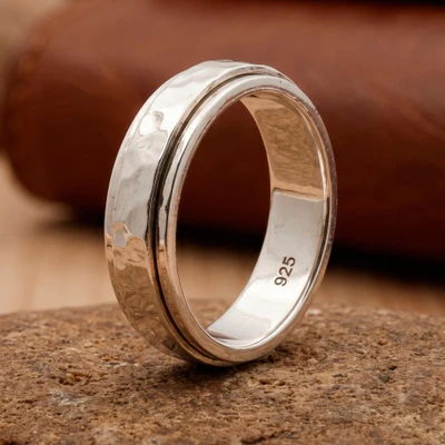 Men's sterling silver meditation ring, 'Vestiges of Honor' - Sterling Silver Hammered Texture Meditation Ring for Men
