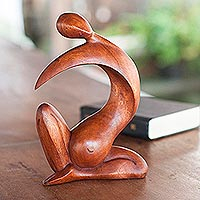 Estatuilla de madera, 'Grace embarazada' - Estatuilla de madera