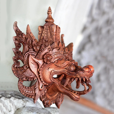 Máscara de madera, 'Naga Basukih' - Máscara balinesa de madera de dragón protectora cultural hecha a mano