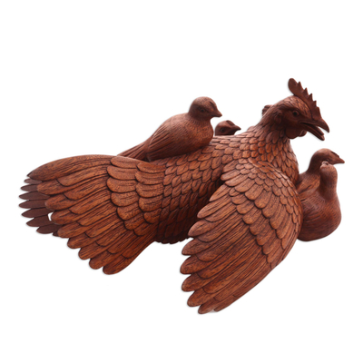 Estatuilla de madera, 'Familia de pollos' - Estatuilla de madera hecha a mano