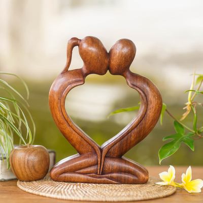 estatuilla de madera - Escultura de madera romántica indonesia hecha a mano.