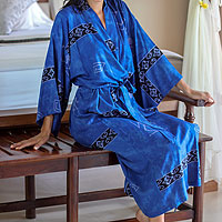 Batik-Bademantel für Damen, „Deep Blue Sea“ – handgefertigter, blau gemusterter Damen-Bademantel mit Batikmuster