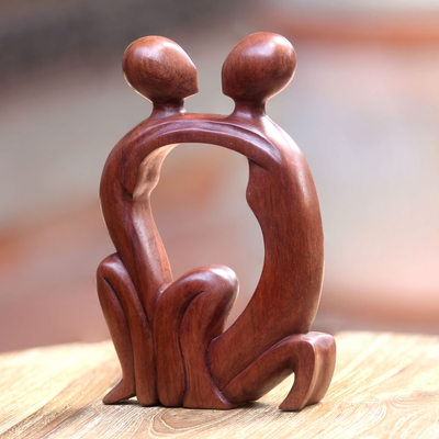 estatuilla de madera - Escultura de madera romántica hecha a mano.