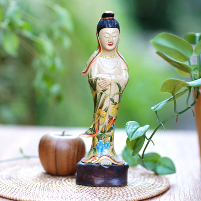 Wood statuette, 'Beautiful Kwan Im' - Wood statuette