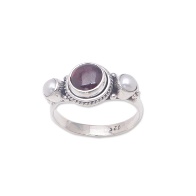 Perlen- und Granatring - Indonesischer Ring aus Sterlingsilber und Granat