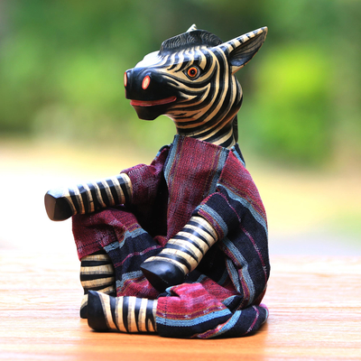 Ausstellungspuppe aus Holz, 'Sprechendes Zebra - Handgefertigte Ausstellungspuppe aus Holz und Baumwolle