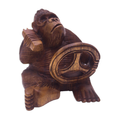 Estatuilla de madera, 'Chimpancé al volante' - Escultura de mono de madera de Suar