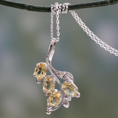 Citrin-Blumenhalskette - Citrin-Anhänger an einer Halskette aus Sterlingsilber aus Indien