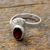 Granat-Solitärring - Handgefertigter Ring aus Sterlingsilber und Granat