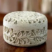 Soapstone jewelry box, 'Floral Arabesque'