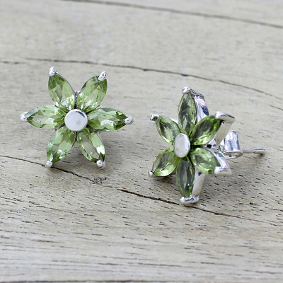 Peridot-Ohrringe - Damen-Peridot-Ohrringe aus Sterlingsilber mit Blumenmuster und Knöpfen