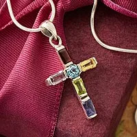 Kreuzhalsband mit mehreren Edelsteinen, „Kolkata-Kreuz“ – handgefertigtes religiöses Halsband aus Sterlingsilber mit Kreuz aus mehreren Edelsteinen