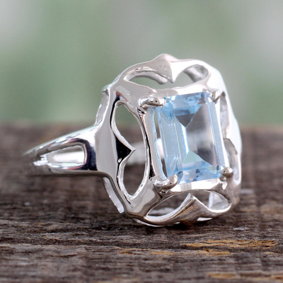 Blauer Topas-Cocktailring, „Reverie“ – handgefertigter Silber- und Blautopas-Ring