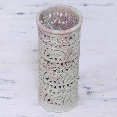 Vase aus Speckstein, 'Elefanten-Dschungel'. - Handgefertigte dekorative Naturspeckstein-Vase
