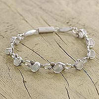 Moonstone flower bracelet, 'Moonlit Dreams' - Moonstone flower bracelet