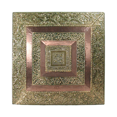 Brass accent table, 'Golden Garland' (large) - Brass accent table (Large)