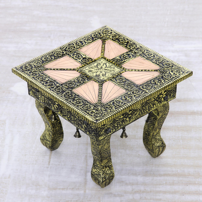 Taburete niquelado con detalles en cobre. - Taburete otomano exclusivo de latón repujado fabricado en la India