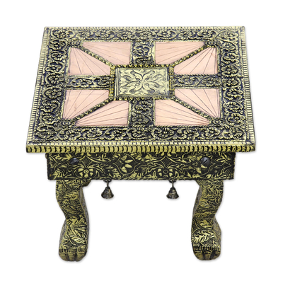 Taburete niquelado con detalles en cobre. - Taburete otomano exclusivo de latón repujado fabricado en la India