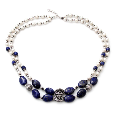 Halskette aus Perlen und Lapislazuli-Strängen - Halskette aus Perlen und Lapislazuli-Strängen