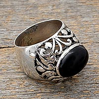 Men's onyx ring, 'Splendid' - Men's onyx ring