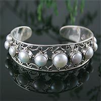 Cultured pearl cuff bracelet, 'Nostalgic Chic'